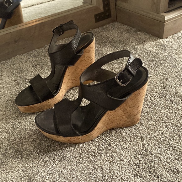 Stuart Weizman- open toe Wedges- size 8- black leather- cork heel - Picture 1 of 7